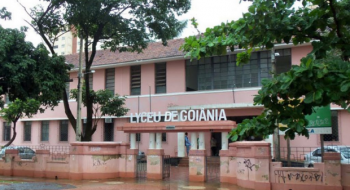 Caiado sanciona lei que obriga divulgação da Lei Maria da Penha nas escolas